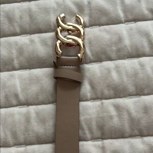 Elegant Tan Belt with Gold Buckle